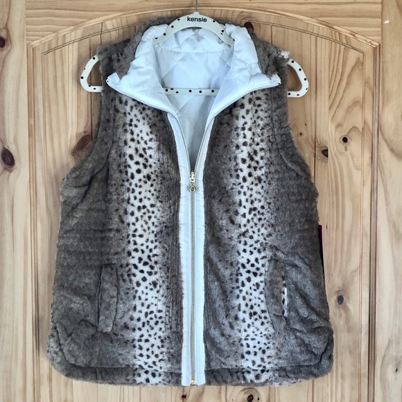 Jackets & Blazers - NWT!! Faux snow Leopard/white quilted vest size L